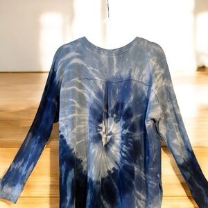 River + Sky Navy and Gray Tie-Dye Long Sleeve Top